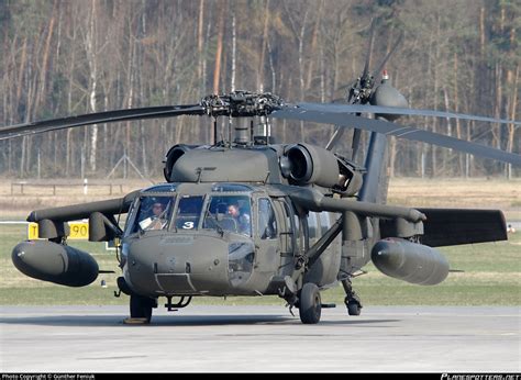 uh 60a black hawk.